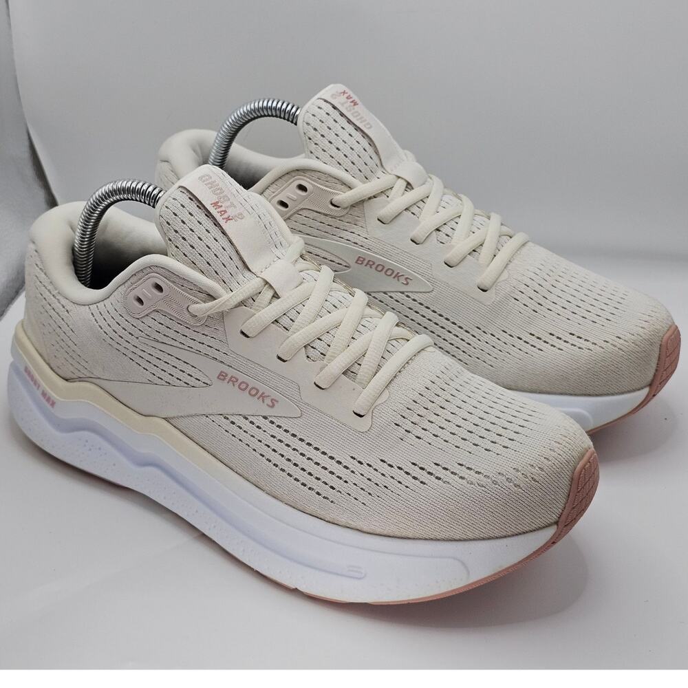 Brooks Ghost Max 2 Womens 9.5 B Running Shoes Coconut Milk Gray Zephyr Sneaker